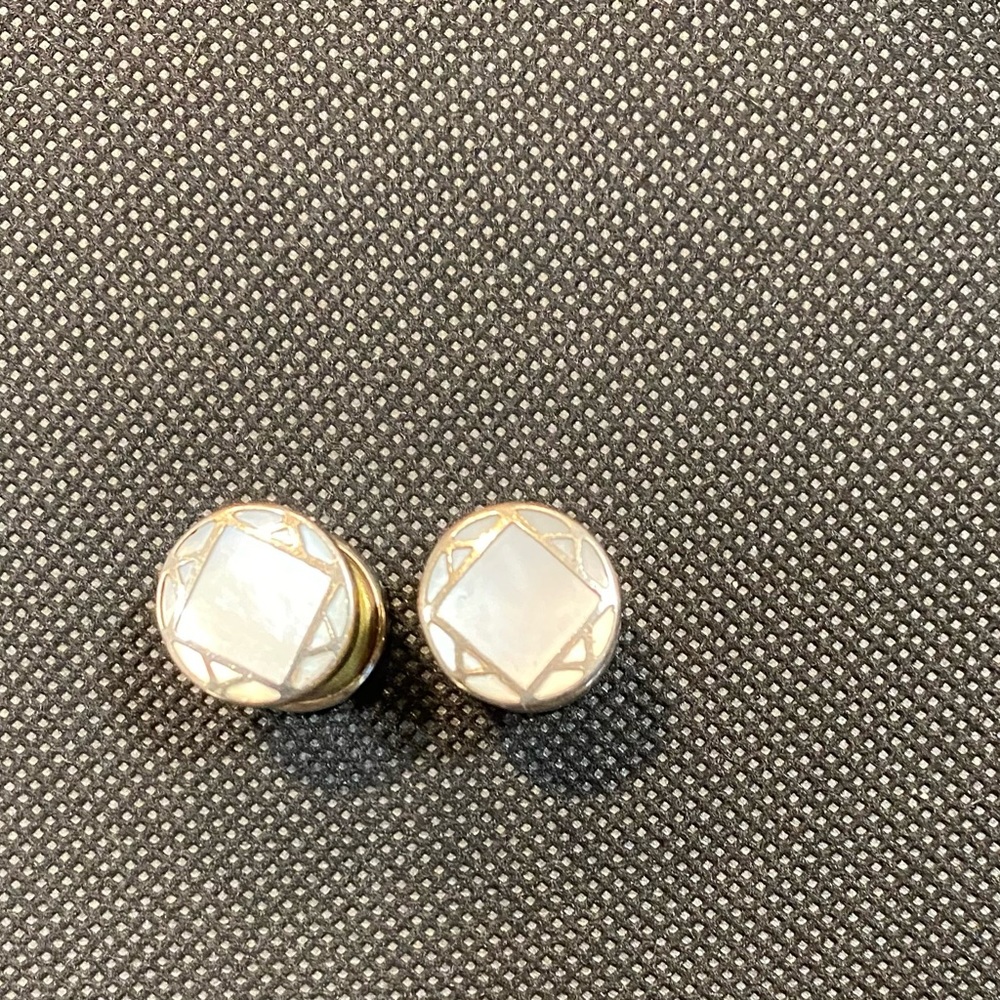 Vintage Lion Brand Snap Cuff Link Set Mother Of Pearl And Gold Tone